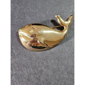**Sale** Gold tone vintage whale brooch
